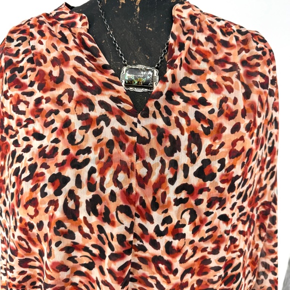 NWT Liverpool woven long sleeve blouse. - Picture 8 of 10